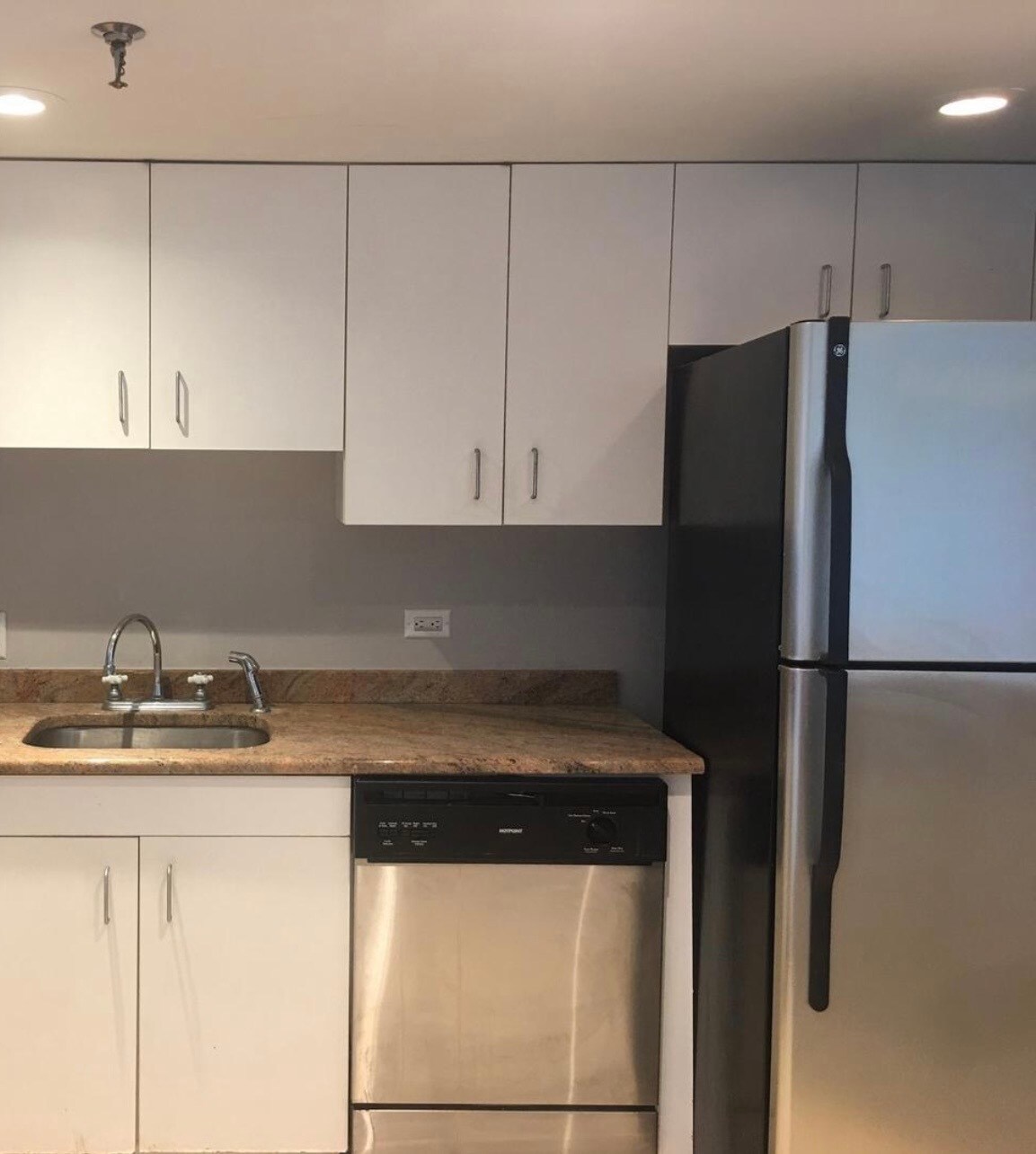 Stainless appliances - 2001 Hamilton St