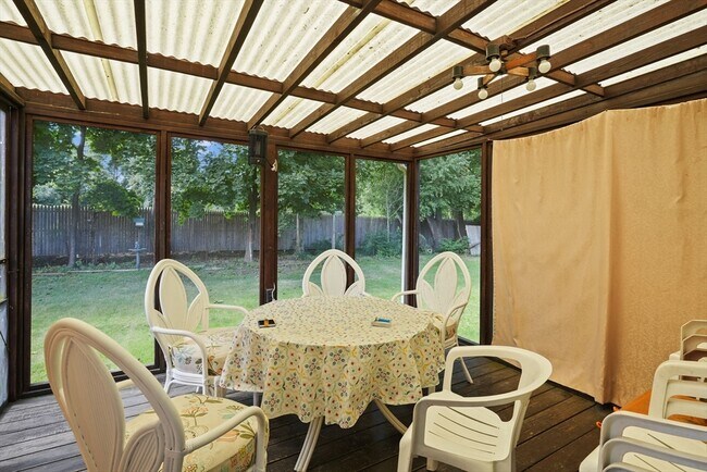 Building Photo - 26 Melanie Cir