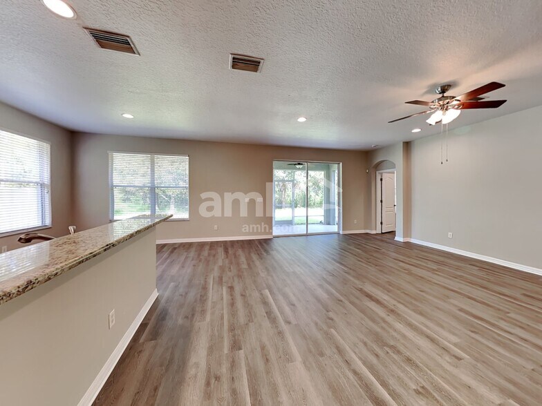 Building Photo - 7729 Grasmere Dr