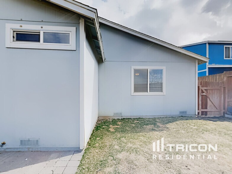 Building Photo - 7711 Mariner Cove Dr