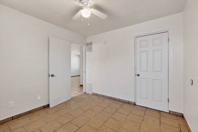 Building Photo - 540 Cardenas Dr SE