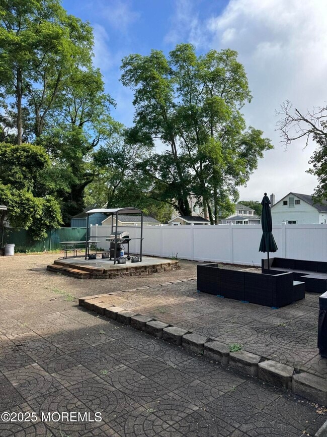 Building Photo - 738 18th Ave