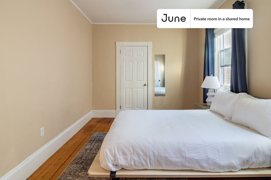 Building Photo - Room in Shared 4 bed/1 bath home in Roxbury