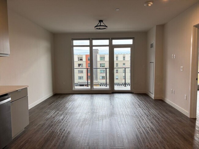 Building Photo - Modern, Light-Filled 2 Bed at One25 – Unit...