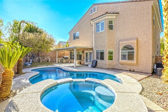 Building Photo - 756 Ezzat St