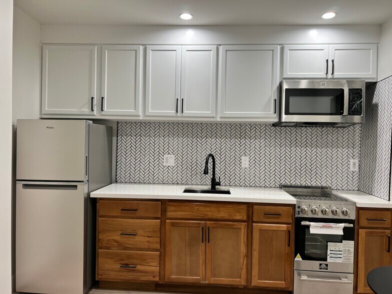 Building Photo - 5757 W 74th St