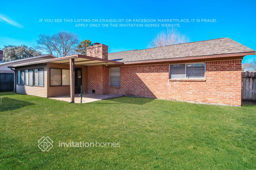 Building Photo - 16519 Cairngorm Dr
