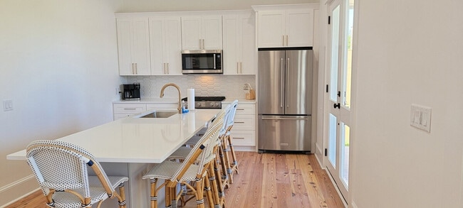 Building Photo - 506 N Beach Blvd