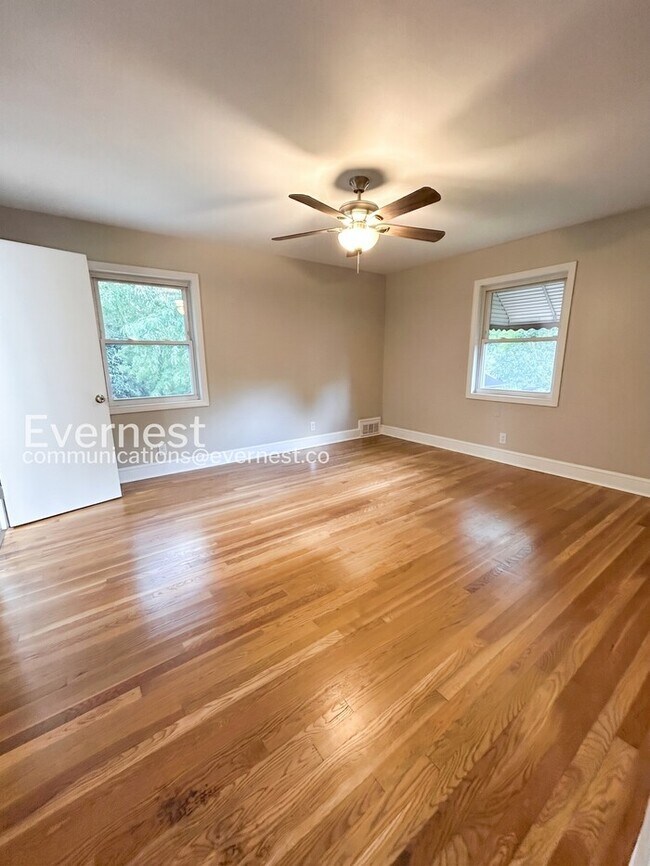 Building Photo - 112 Tabor St