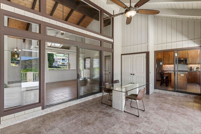 Building Photo - Completely Remodeled 3 Bed/3 Bath with Exp...