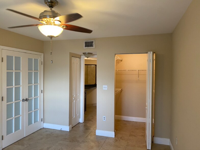 Building Photo - 2820 N Oakland Forest Dr