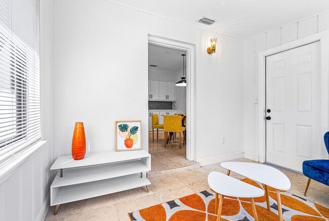 Building Photo - 1430 NE 16th Ave