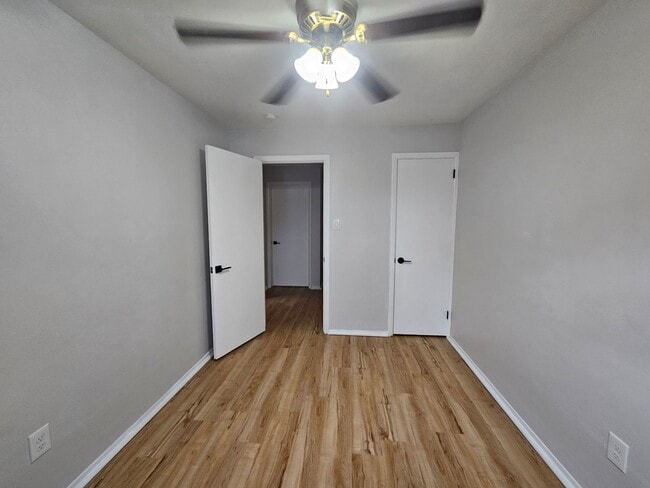 Building Photo - Newly Updated 3 bedroom 1 bath apartment i...