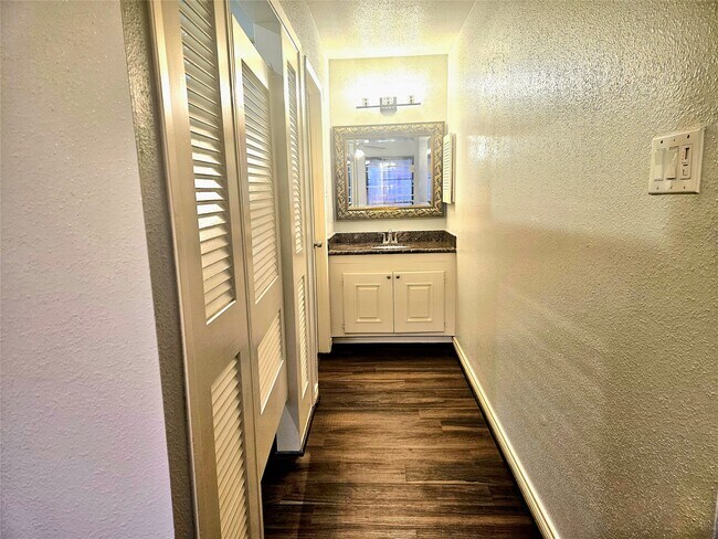 Building Photo - 5853 Village Forest Ct