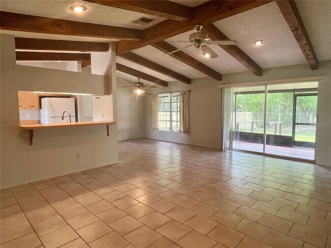 Building Photo - 2120 Outer Dr