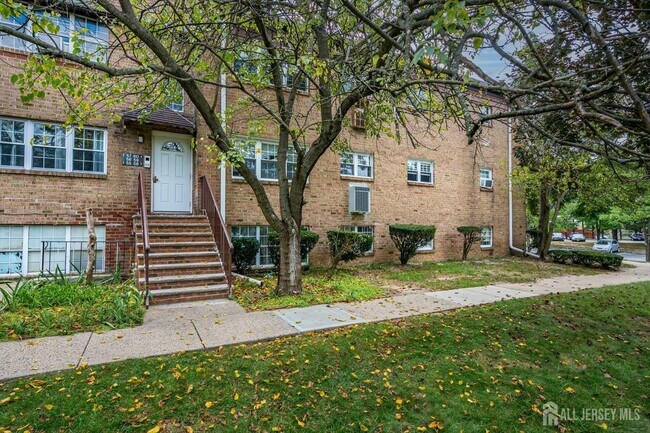 Building Photo - 60 College Dr