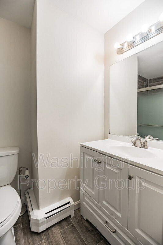 Building Photo - 3402 Little Hunting Creek Dr