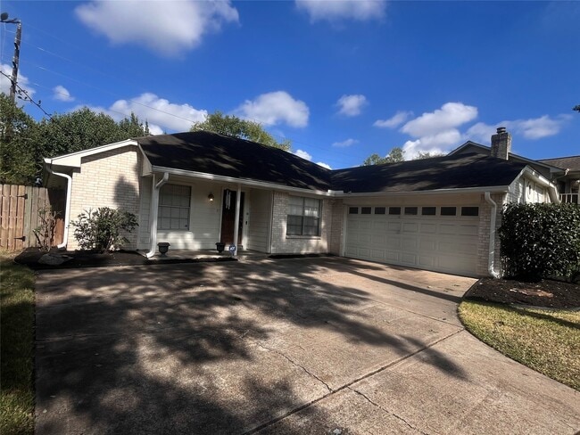Building Photo - 15658 Pebble Lake Dr