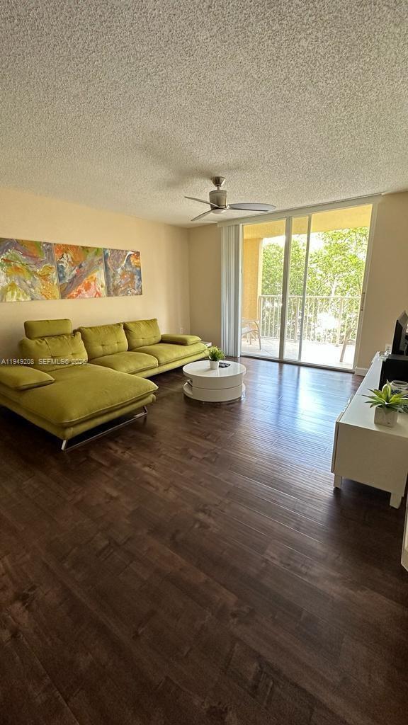 Building Photo - 19901 E Country Club Dr