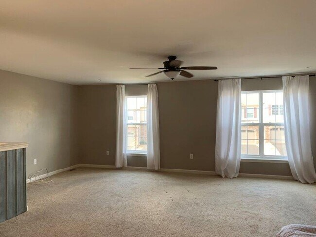 Building Photo - 346 Weatherstone Dr