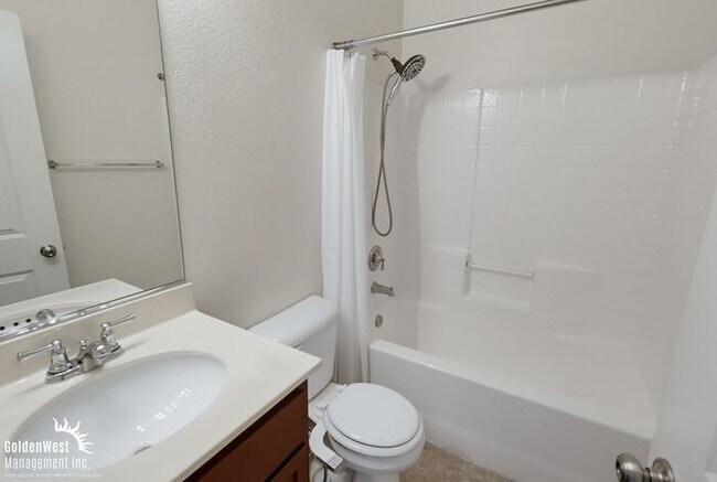 Building Photo - Modern 2Bdm 2Ba Condo in Desirable Chula Vista Community!