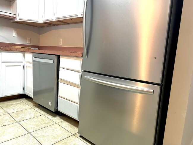 Building Photo - 406 E 31st St