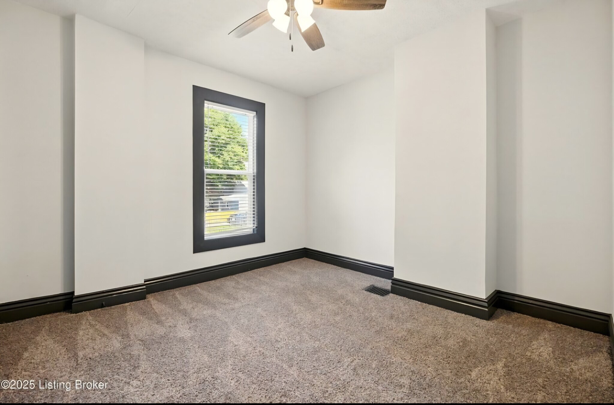 Building Photo - 1819 S Preston St