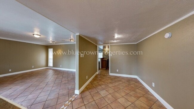 Building Photo - 10239 Catalpa Rd