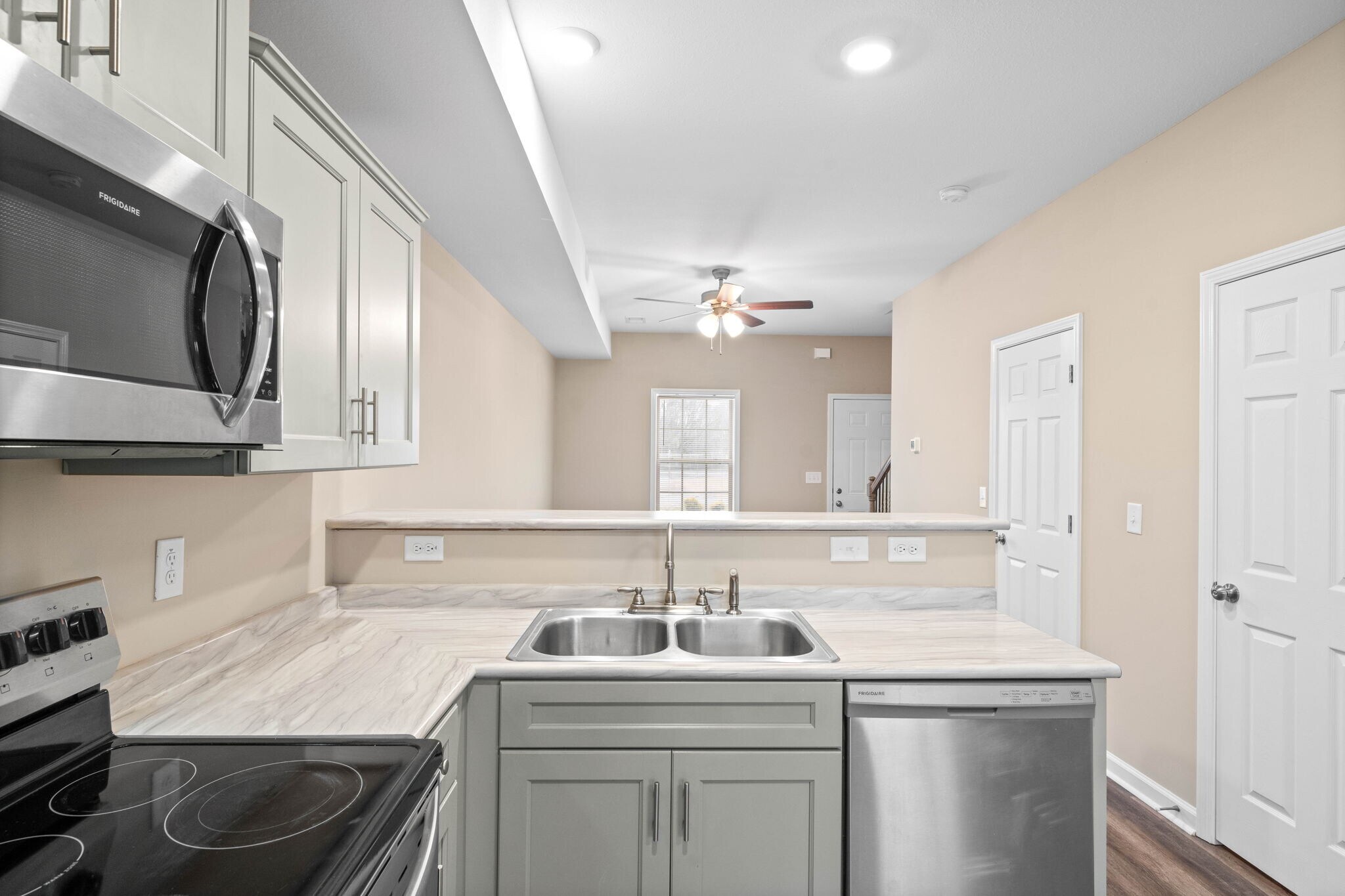 Building Photo - 55 Durrett Dr