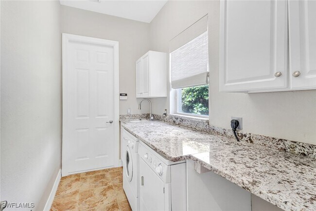 Building Photo - 9754 Wilshire Lakes Blvd