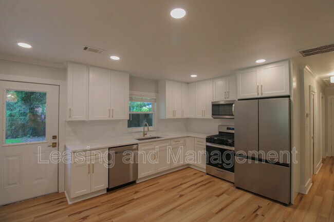 Building Photo - 1757 Skinner Ave