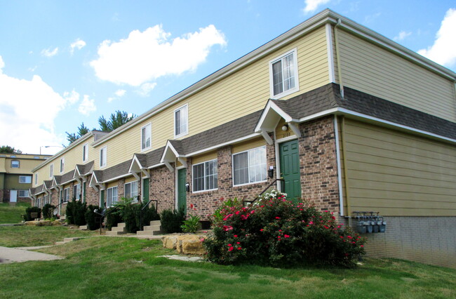 Building Photo - Blue Valley Court Townhomes