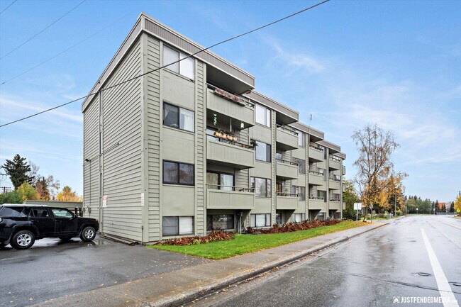 Building Photo - Executive Style Condominium