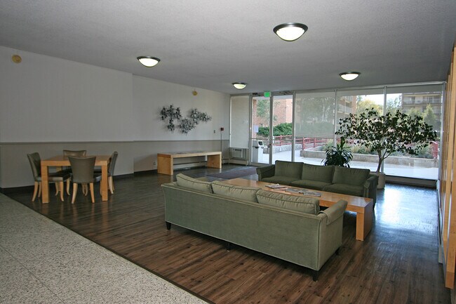 Building Photo - 4800 E Hale Pkwy