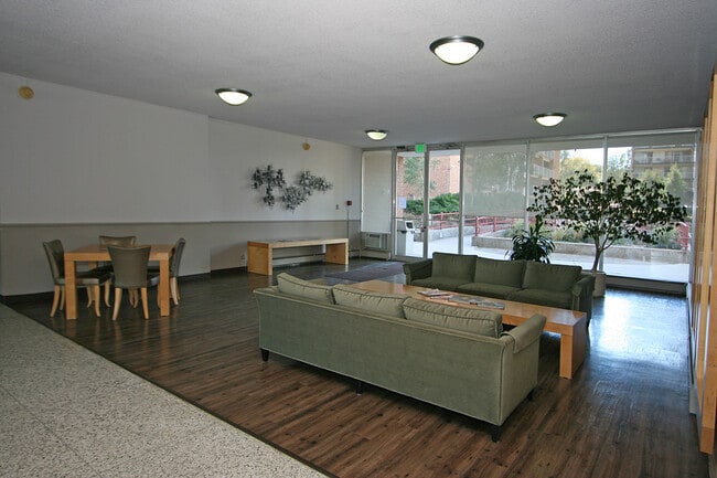 Building Photo - One Bedroom Condominium