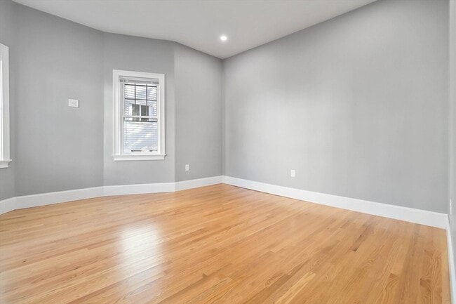 Building Photo - 51 Mansfield St