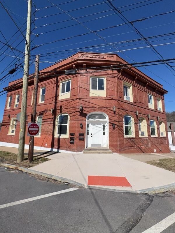 Building Photo - 730 N Main St