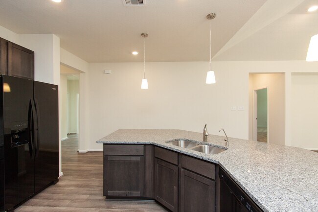 Building Photo - 2011 Parnevik Pl