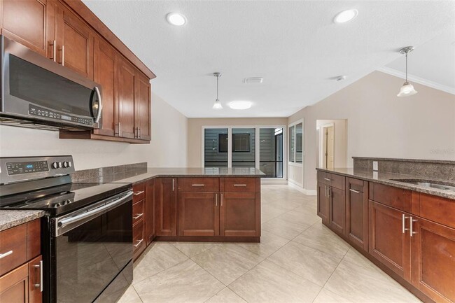 Building Photo - 13721 Lazy Oak Dr
