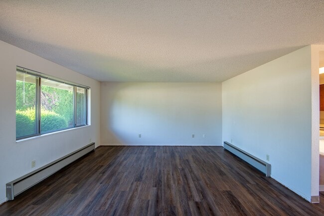 Building Photo - Fern Court Duplex