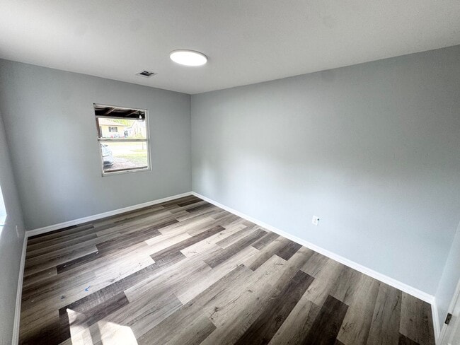 Building Photo - GORGEOUS REMODELED 3BR/2BA Zephyrhills Home with HUGE SCREENED IN PORCH and Shed