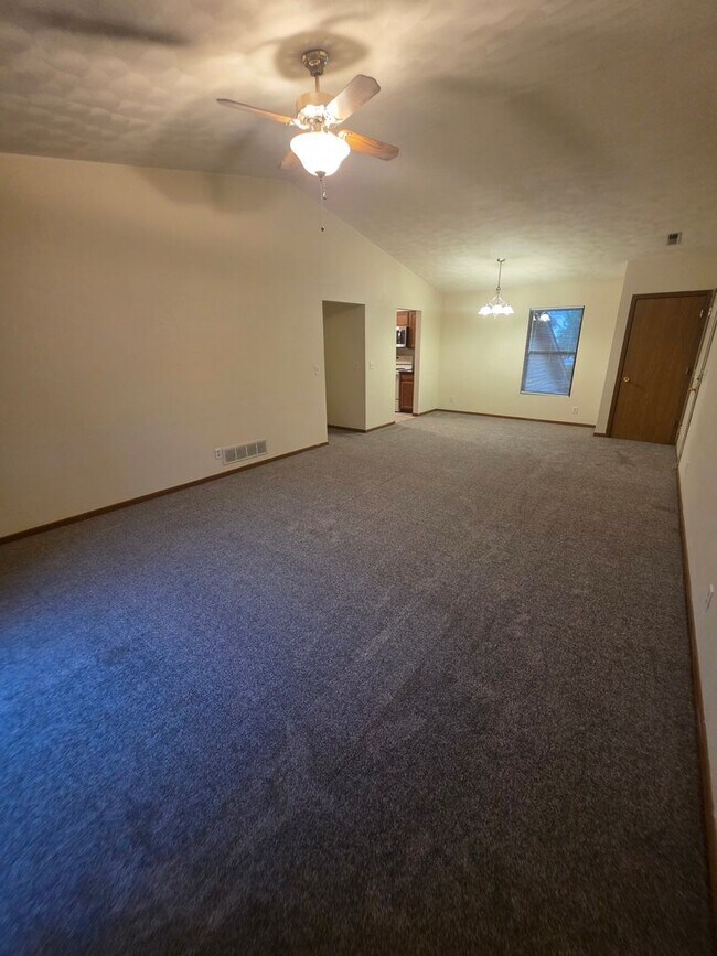 Building Photo - 515 Bienterra Trail