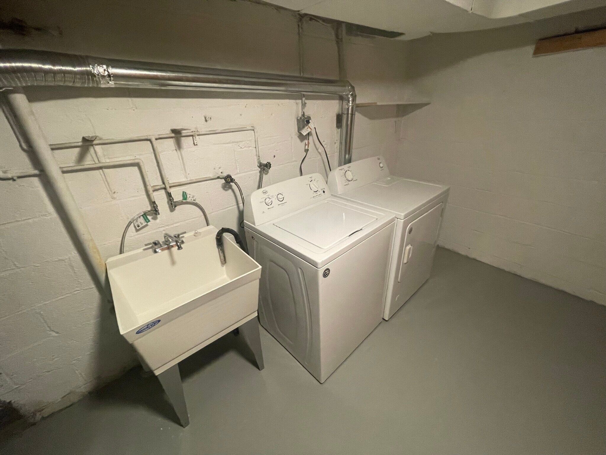 Building Photo - 268 Fort Lee Rd