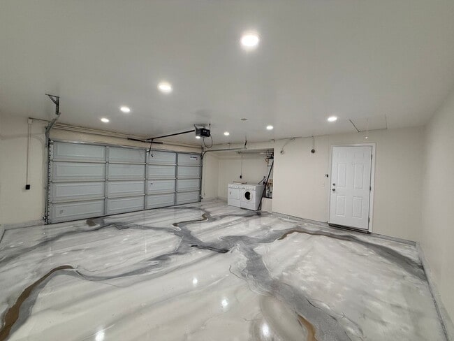 Building Photo - 4 Bedroom | 2.5 Bathroom | Single Family Home in Rosemont Available Now