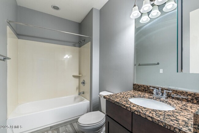 Building Photo - 945 E Playa Del Norte Dr