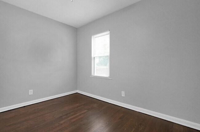 Building Photo - 2229 Middlehurst Dr