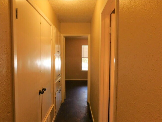 Building Photo - 811 Ramble Ln
