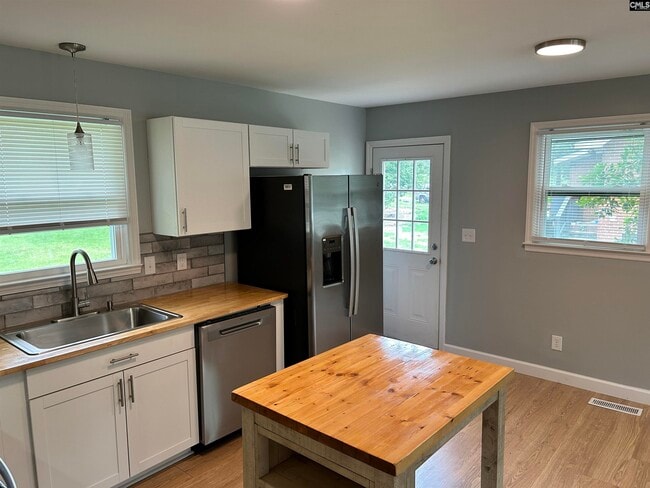 Building Photo - 366 Blackville Rd