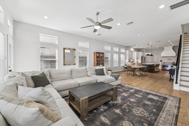 Building Photo - 1144 W 24th St