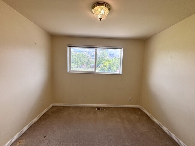 Building Photo - 2035 E 2700 S